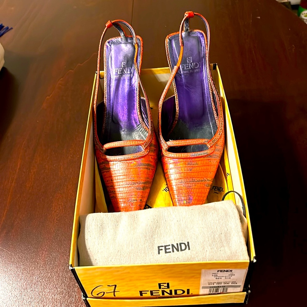 FENDI pink lizard shoes with signature 2” heel. Size 36/6.
